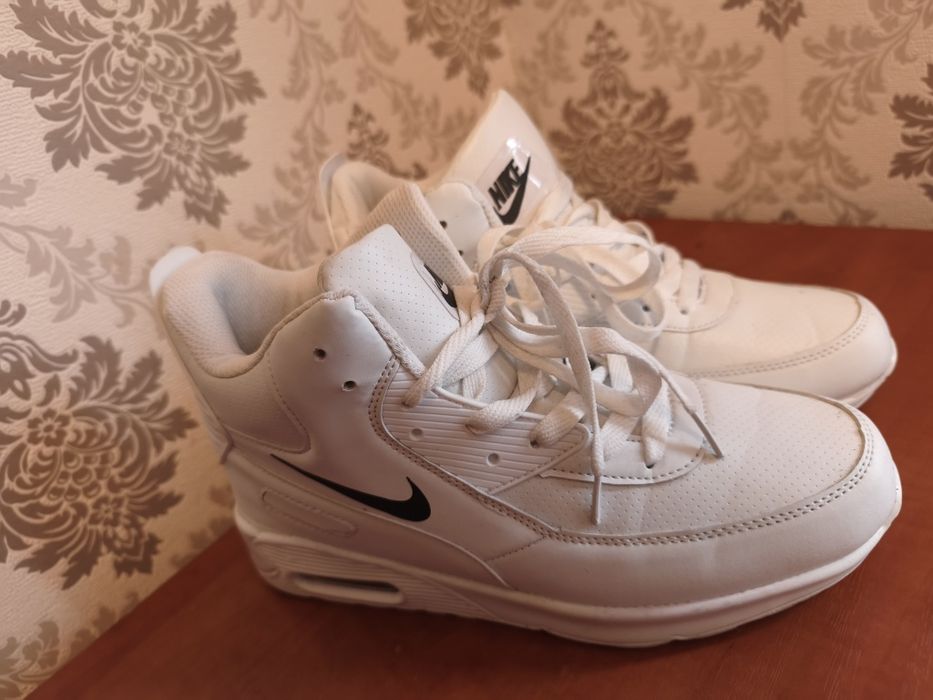 Białe buty damskie