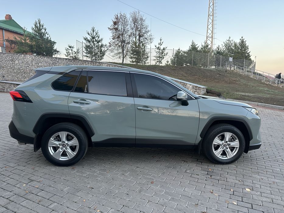 Продам TOYOTA RAV-4 новий автомобіль, пробіг 22 т.км