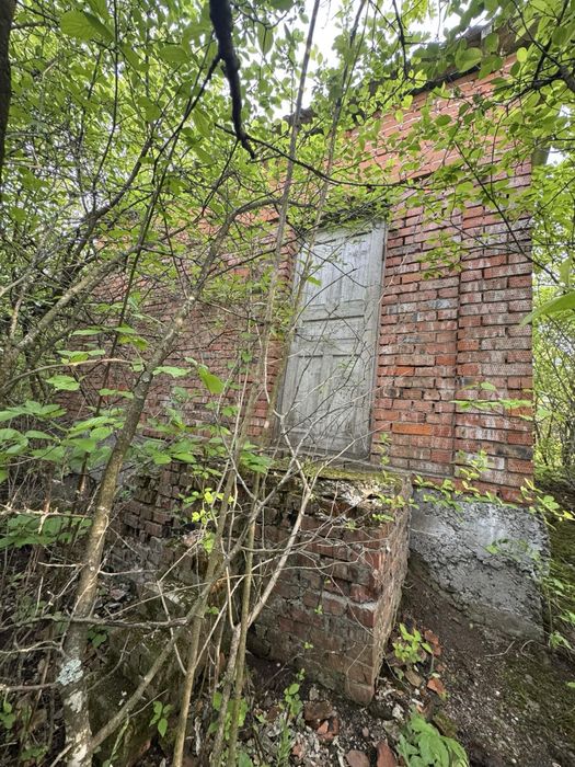 Продам капітальну будівлю на ділянці 6 сот.