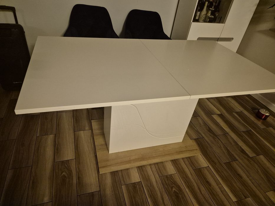 Stol ze stolikiem kawowym