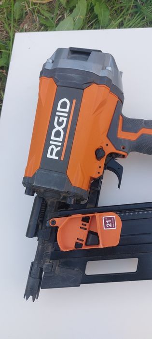 Нейлер.Пневмопістолет для будівництва каркасних будинків 50-90 мм.