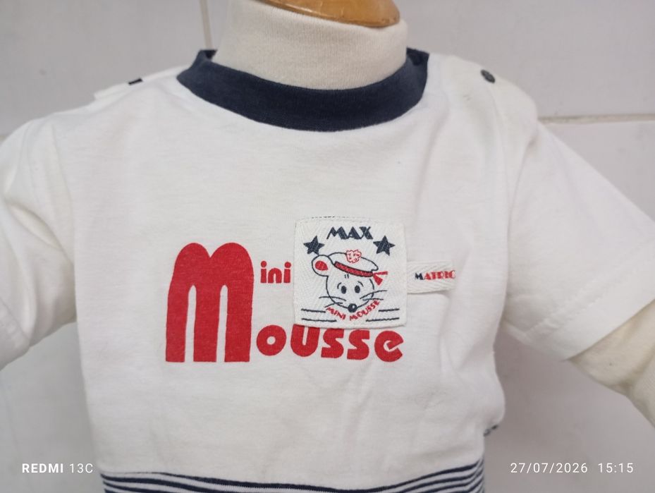 Duas t-shirts para bebé