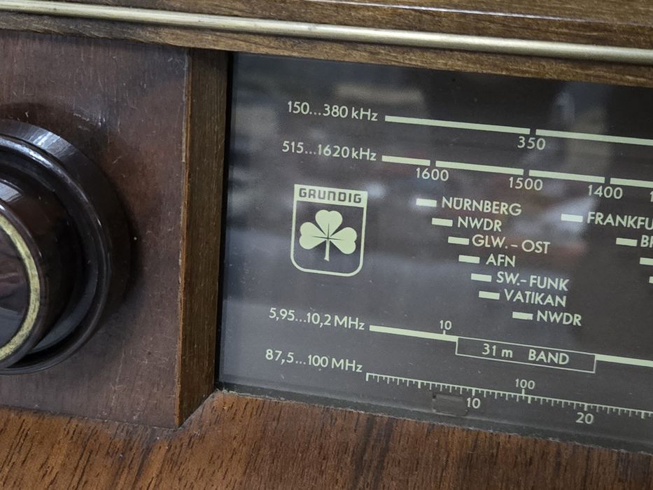 Rádio antigo reparado Grundig