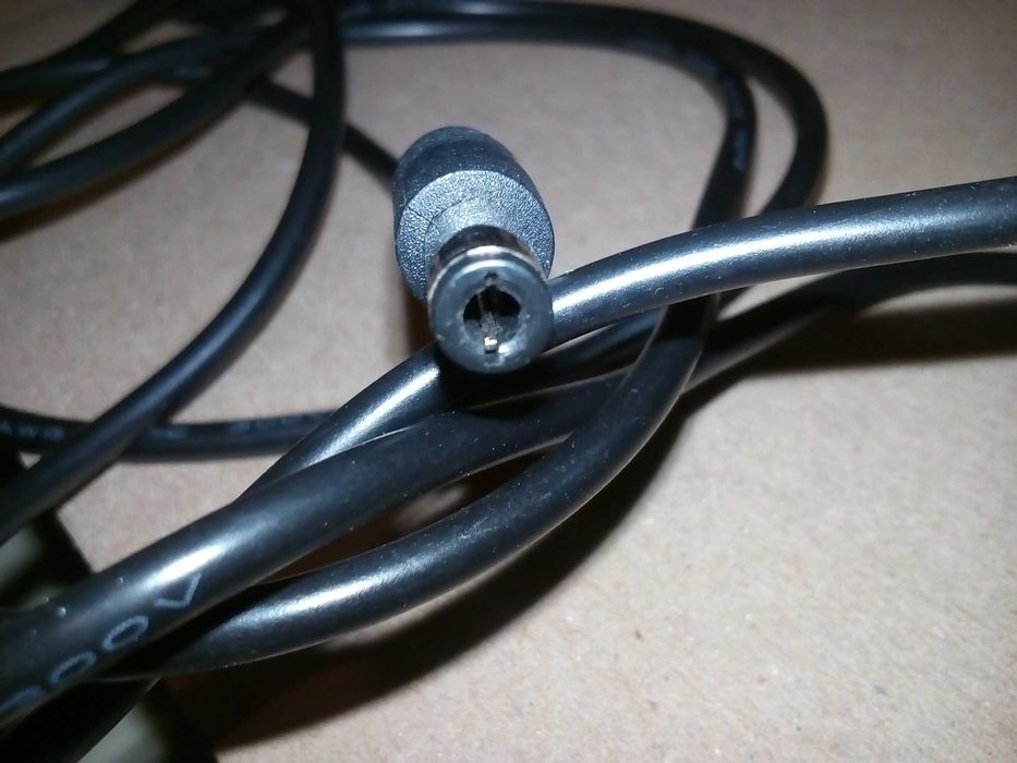 блок питания слаботочного оборудования AC-DC 12Вольт 1,5 Ампер 5.5х2.1