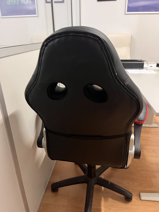 cadeira vermelha confortavel