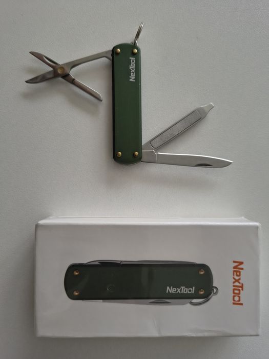 Multitool Nextool mini pocket knife.Jak Victorinox classic sd alox.