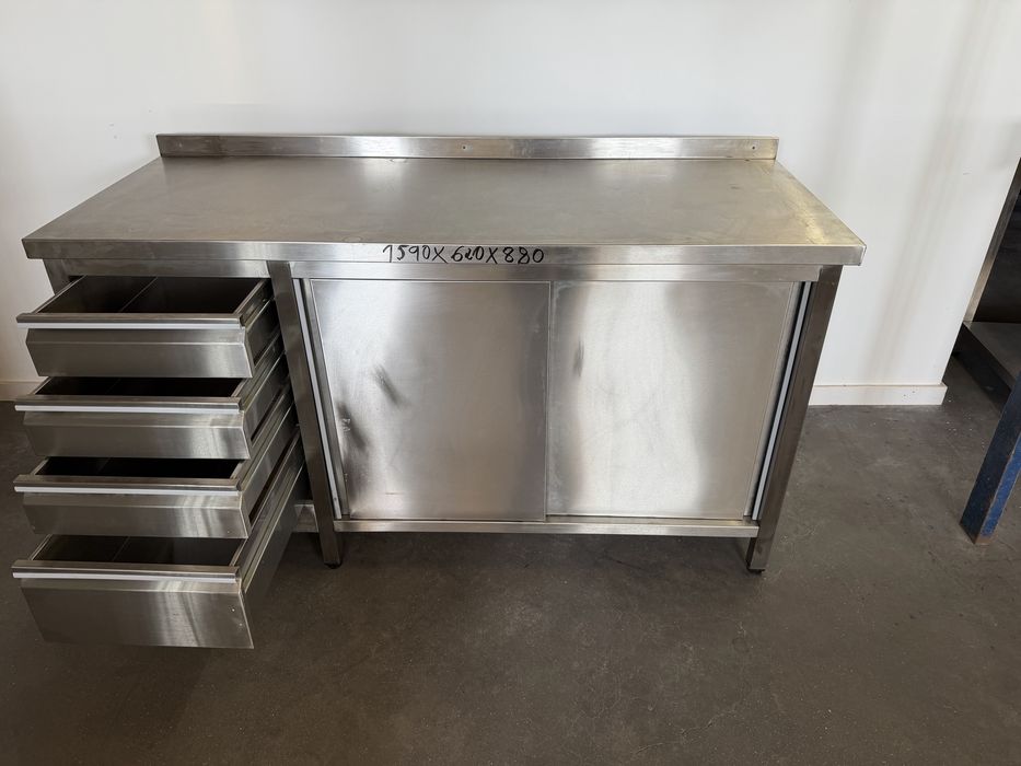 Escaparate Bancada  em aço inox  com 6 gavetas e 2 portas