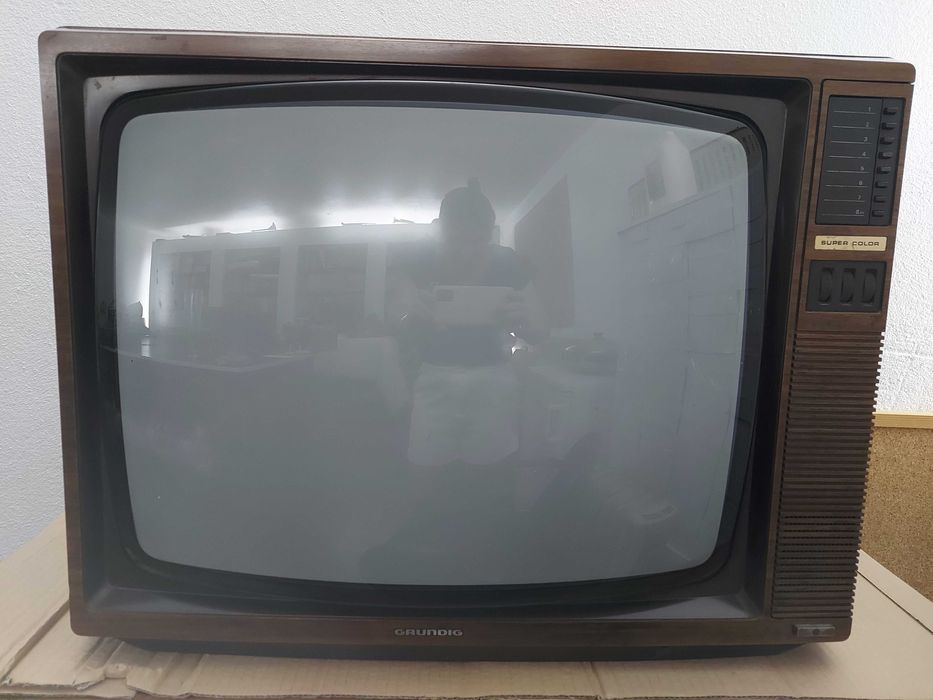 Televisor antigo Grundig