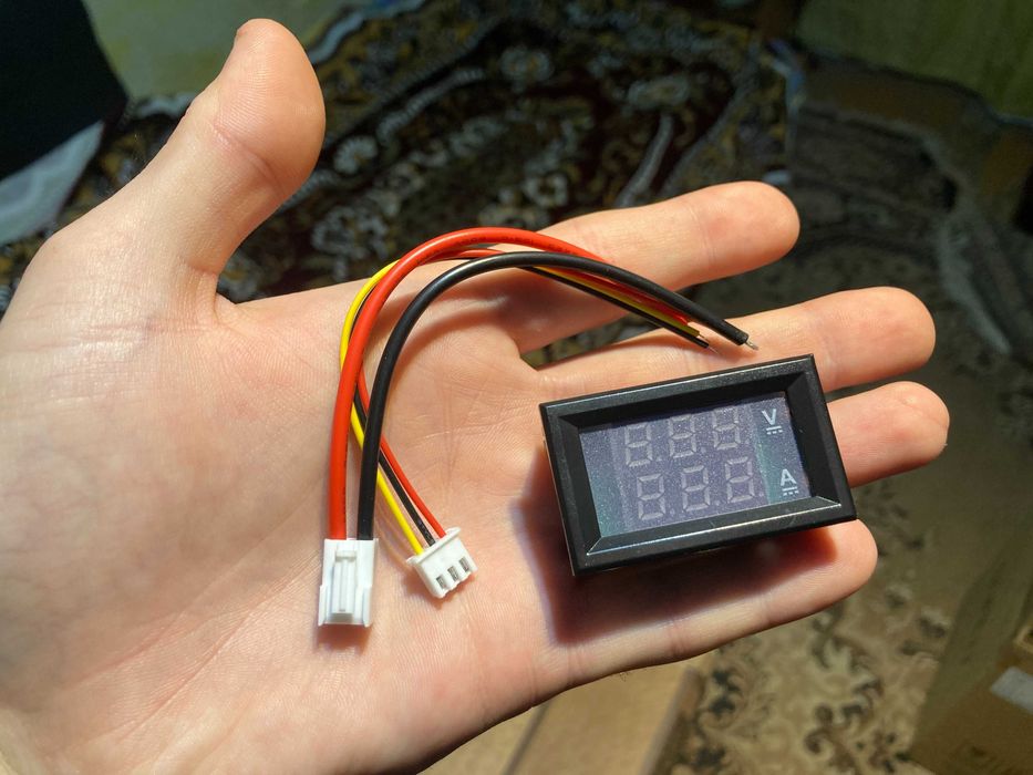 Измеритель цифровой напряжения и тока 0-100В / 10А, с двойным дисплеем