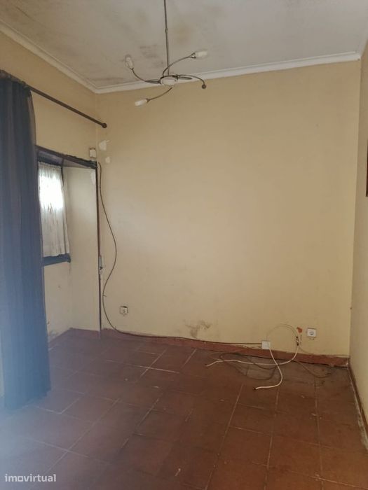 Excelente Oportunidade de Negócio ! Moradia T2 com cave em Pedroso
