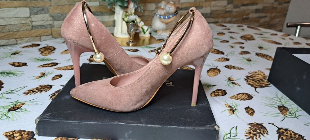 Туфлі пудрові лодочки 38р