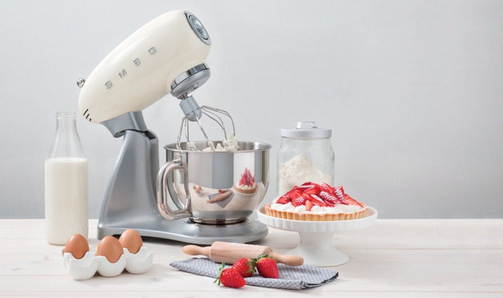 Планетарний міксер Smeg SMF02CREU (новий, акція)