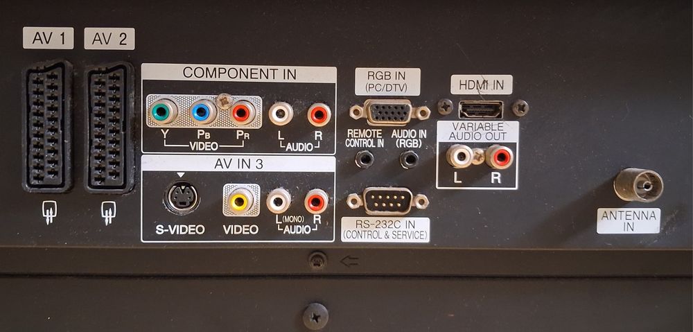 Televisão LG modelo 42PC1RV para pendurar