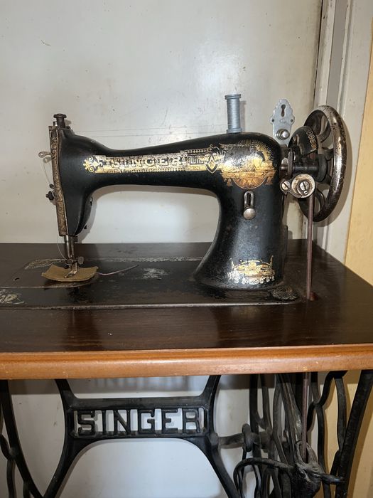Maquina de costura SINGER antiga