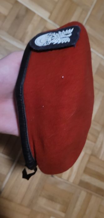 Wojskowy czerwony beret PRL