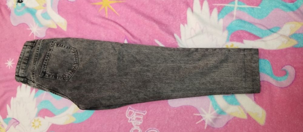 Джинси моми на дівчинку