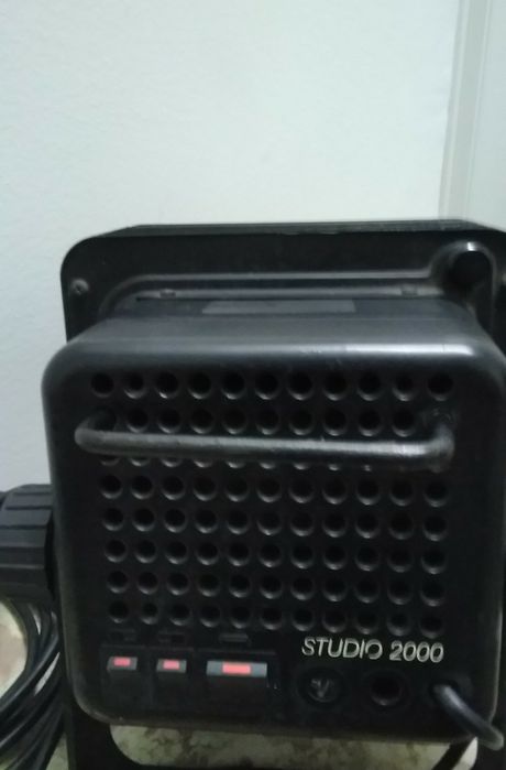 Vendo projetor para iluminação a precisar de peças