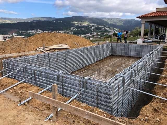 Limpeza de esgotos, impermeabilização de paredes e construção de muros