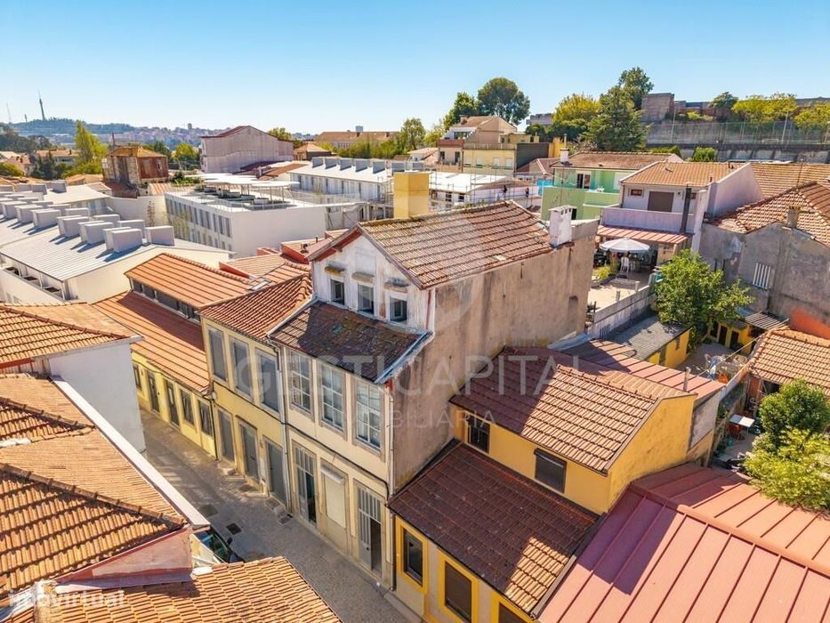 Prédio de 3 pisos para reabilitação no Bonfim, Porto