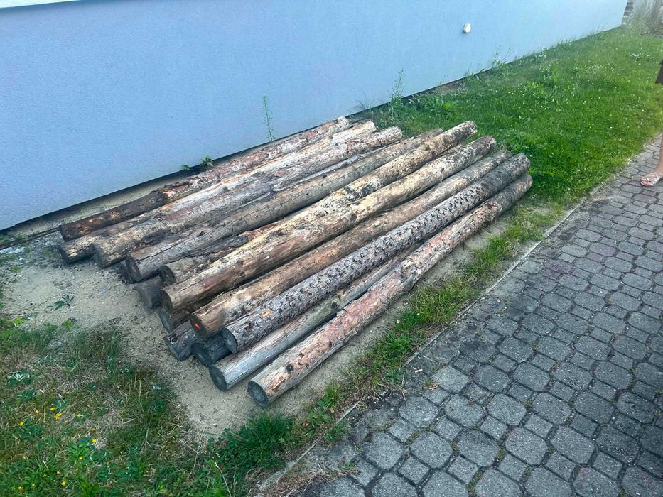 Pale drewniane 2,5 m – 17 szt. – słupki na ogrodzenie tymczasowe