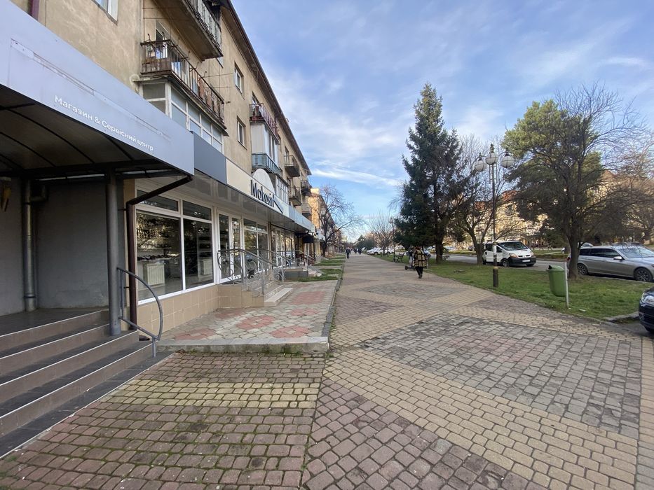 Оренда Комерційне приміщення в центрі на проспекті Свободи — 88 м²