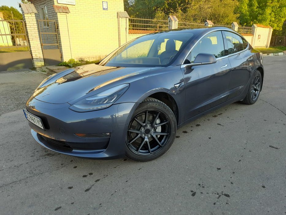 Продам Tesla model 3