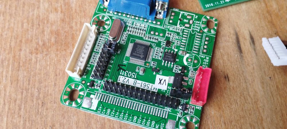 Універсальний скалер для монітора