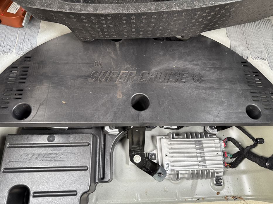 Сабвуфер Chevrolet Bolt EUV 2022 Premier