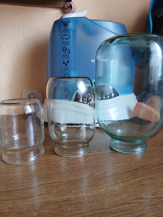 Продам скляні банки для  закруток, обьем 0,5 л,1 л,3 л.