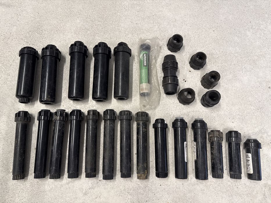 Vario material de rega para jardim
