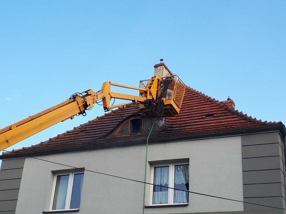Usługi podnośnikiem koszowym – prace na wysokościach, minikoparka