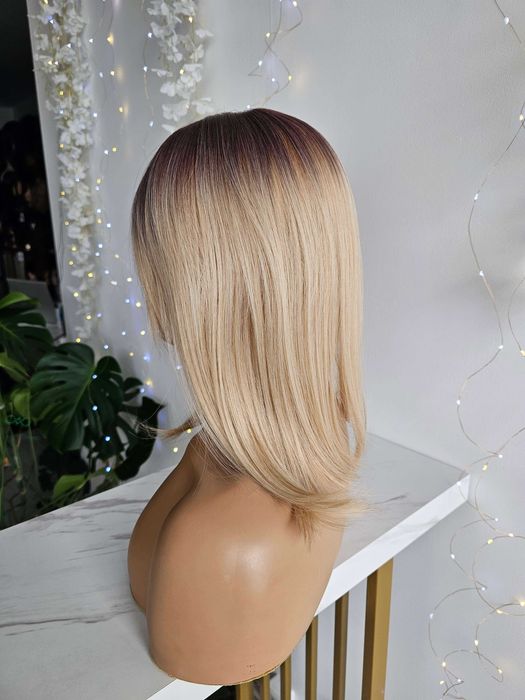 Topper Chloe jasny słoneczny blond z odrostem. Zagęszczenie fryzury