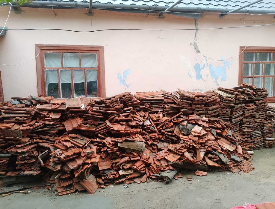 Черепиця б/у  віддам безкоштовно