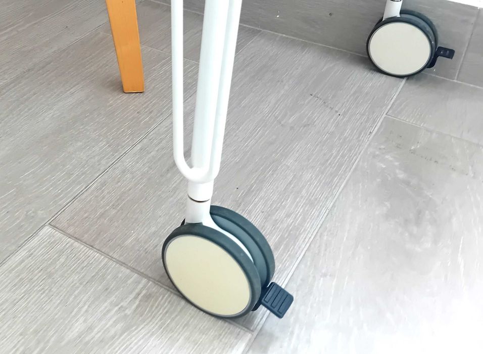 Secretária IKEA LINNMON/KRILLE, com rodas, rigorosamente nova