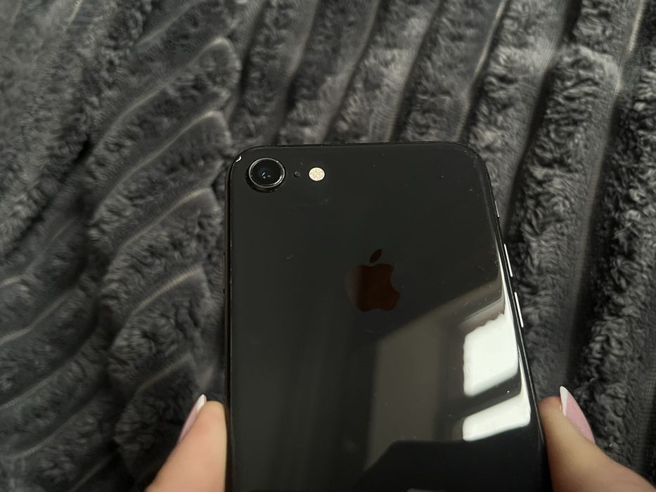 iPhone 8 батарея 100%