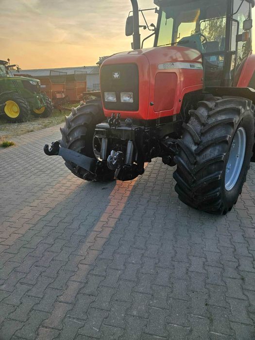Ciągnik Massey Ferguson 8220
