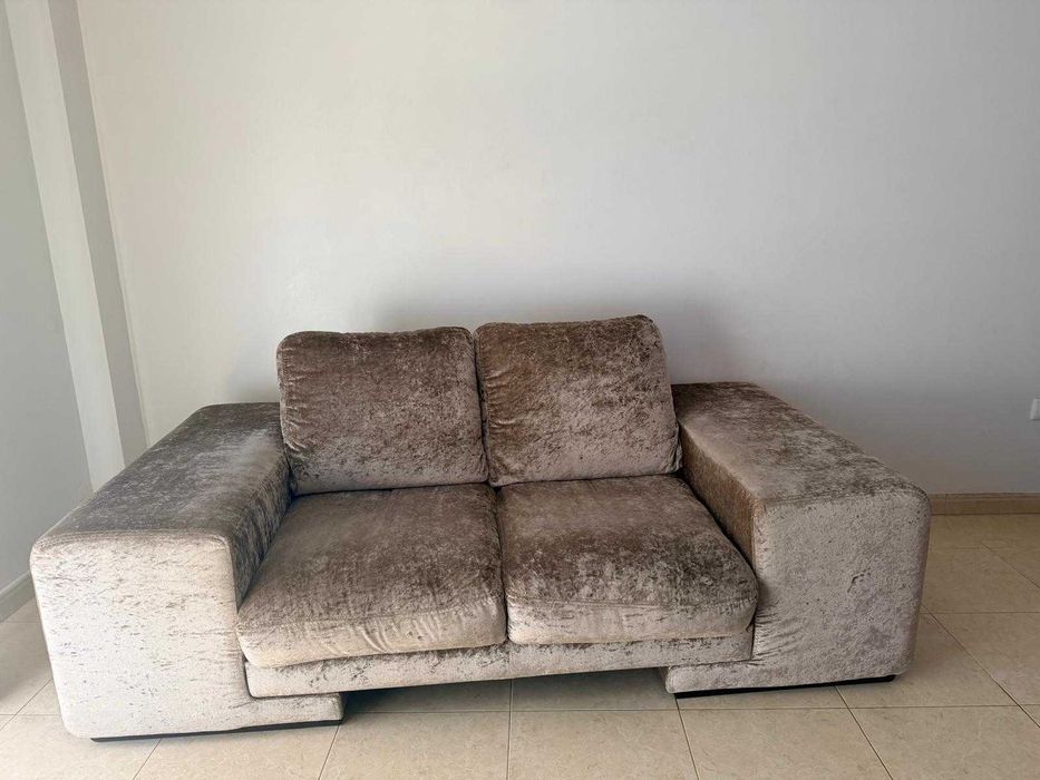 Sofá 2 Lugares em Tecido – 200 cm – Muito Bom Estado