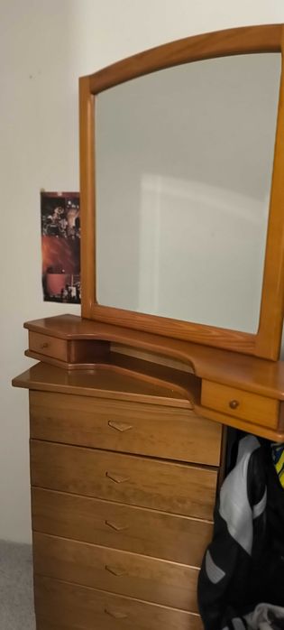 Espelho com 2 gavetas e cómoda