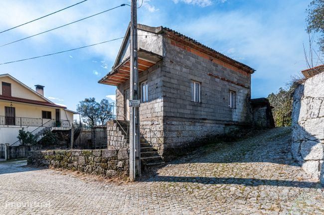 Moradia para restauro - Vendida com projeto aprovado!