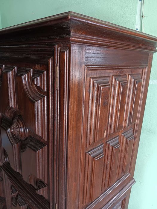 Armário ótimo para arrumações e muito decorativo.