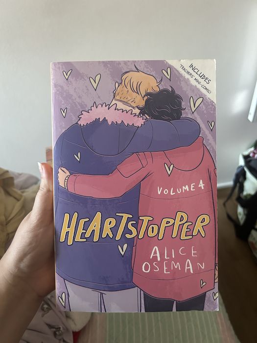 Heartstopper volumes 1 - 4