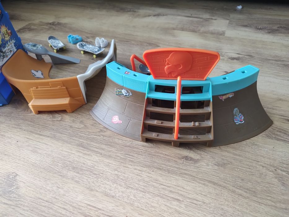 Hot wheels skatepark