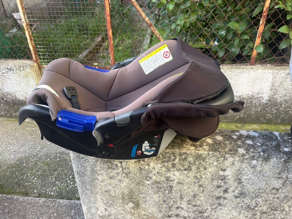 Carrinho de bébé mais ovo