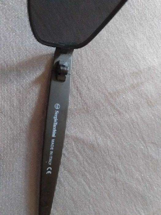 Vendo óculos de sol marca sergio tacehini.