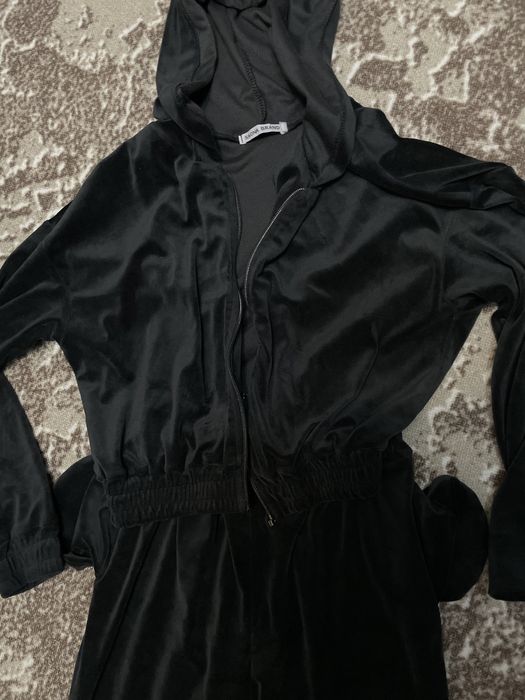 Велюровий костюм жіночий