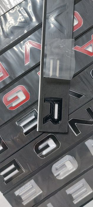 Надпись  Range Rover с трафаретом Рендж Ровер