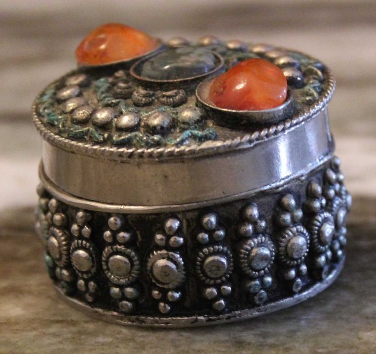 Caixa de comprimidos berbere marroquina antiga - trabalho artesanal