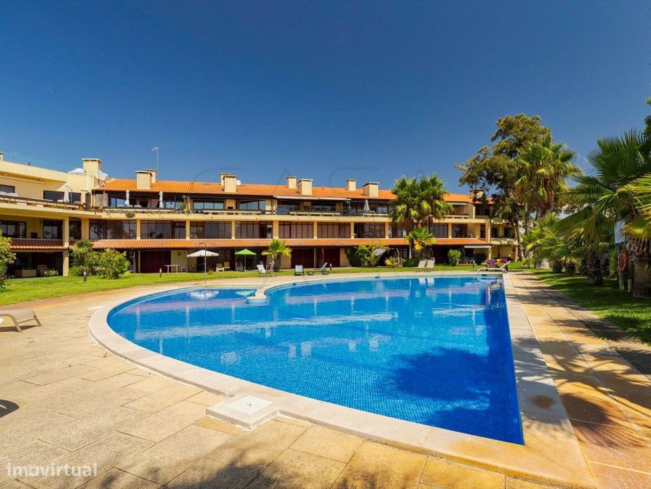 Apartamento T2+1 com Terraço Coberto e Vista para Lago e Piscina | ...