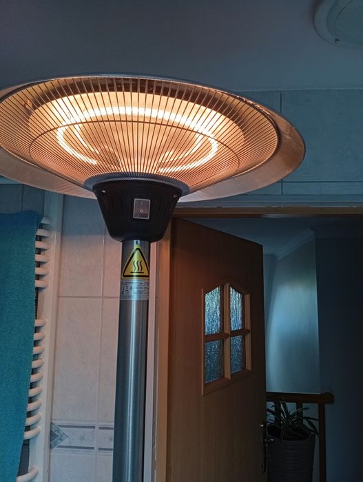 Lampa ogrzewająca na taras