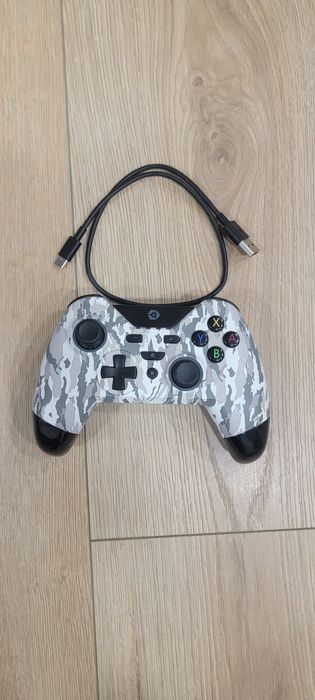 Pad gamingowy bezprzewodowy do PC, Nintendo itd. z kablem do ładowania